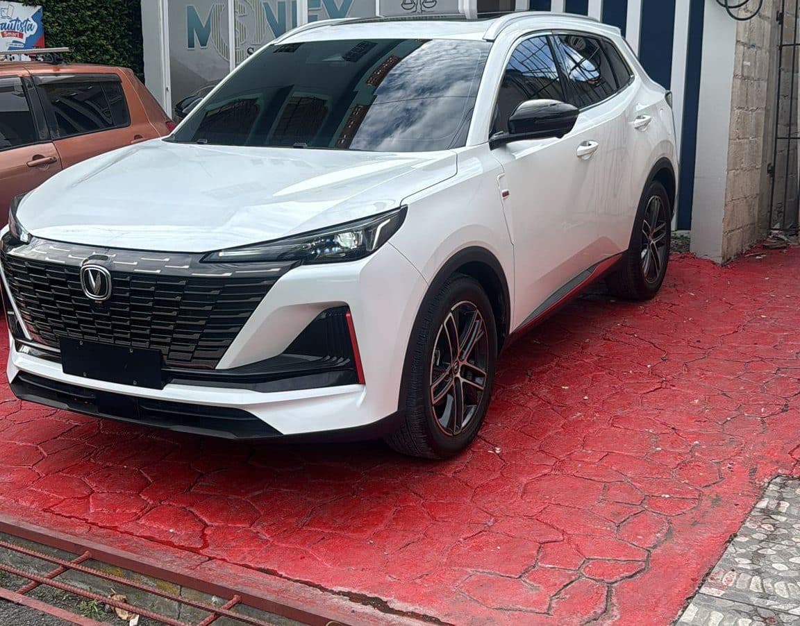 Changan CS55 Touring 2024 blanco, vista de tres cuartos delantero