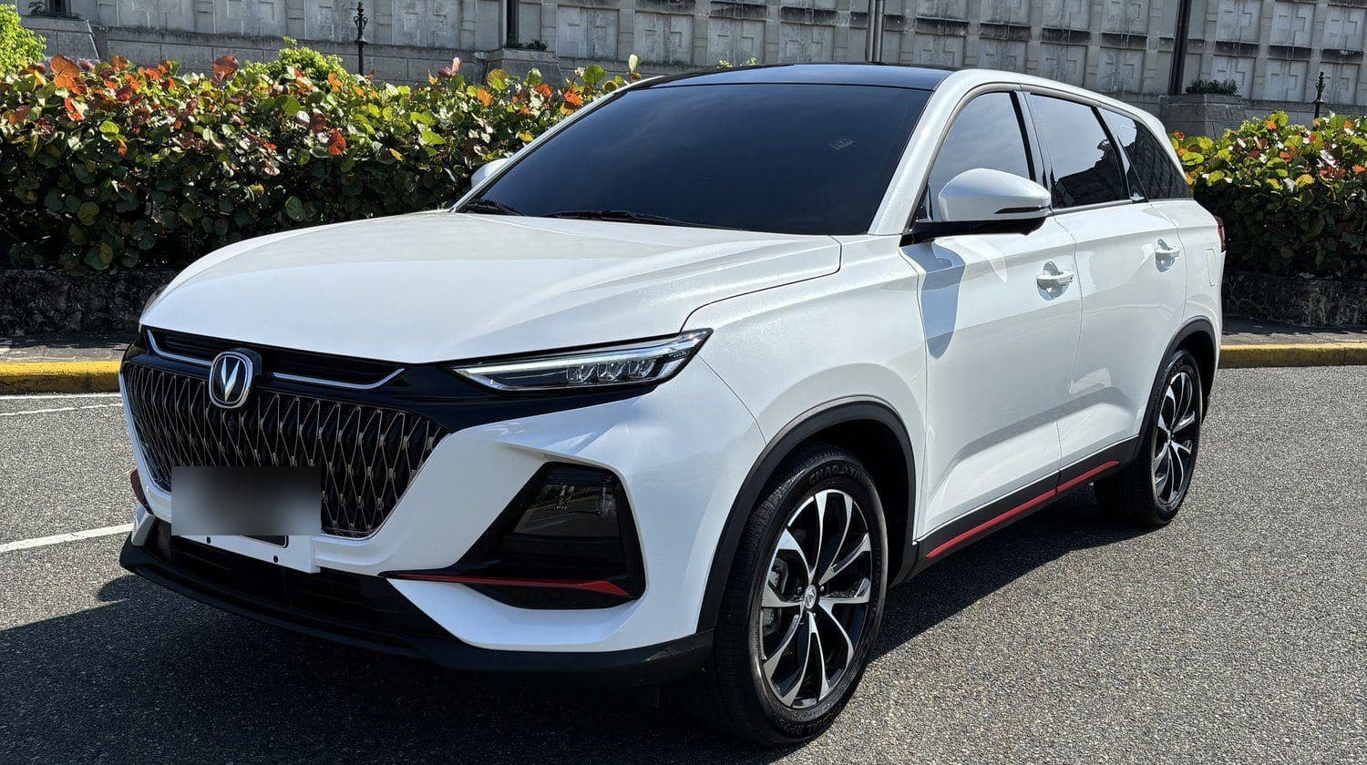 Changan X7 2025 blanco, vista de tres cuartos delantero