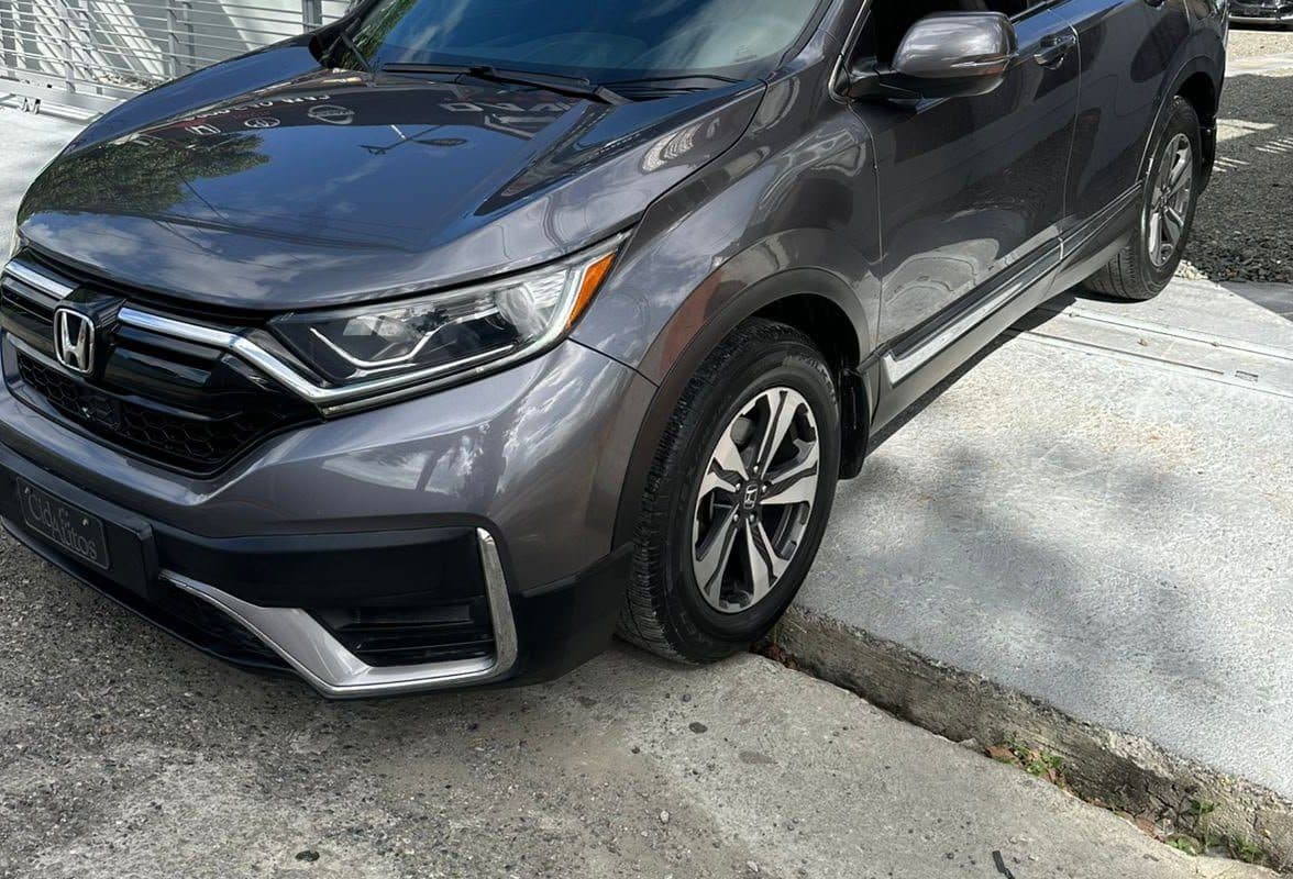 Honda CR-V EX 2022 gris, vista de tres cuartos delantero