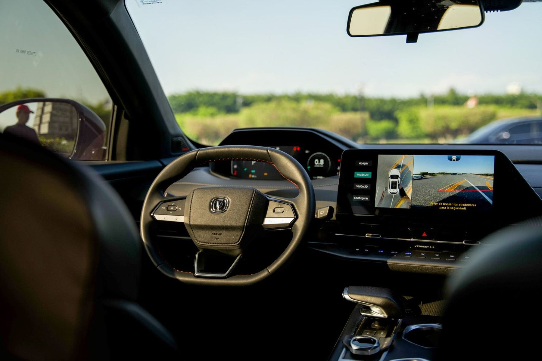 Interior del Changan CS55 Touring: volante, tablero y pantalla